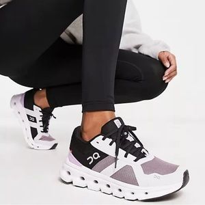 On cloud Cloudrunner Womens Size 9